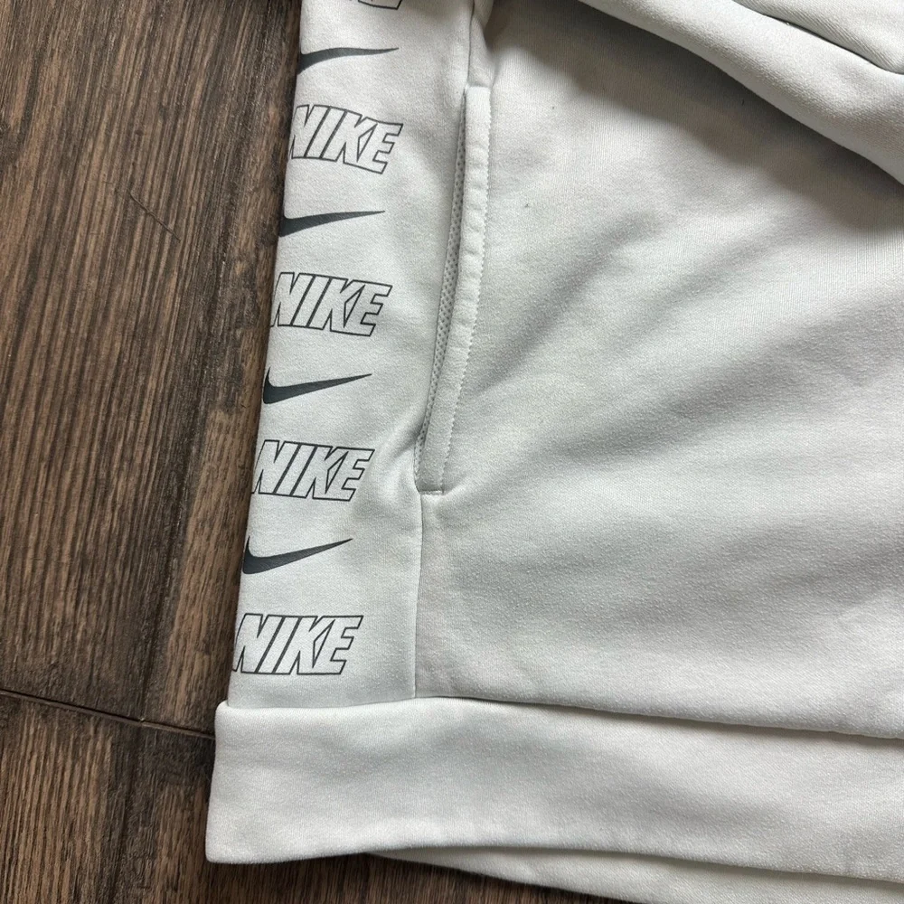 Nike Men's Light Gray Hoodie